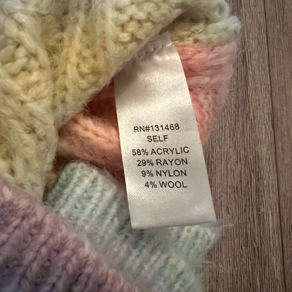 FATE Rainbow Sweater - Picture 5 of 5